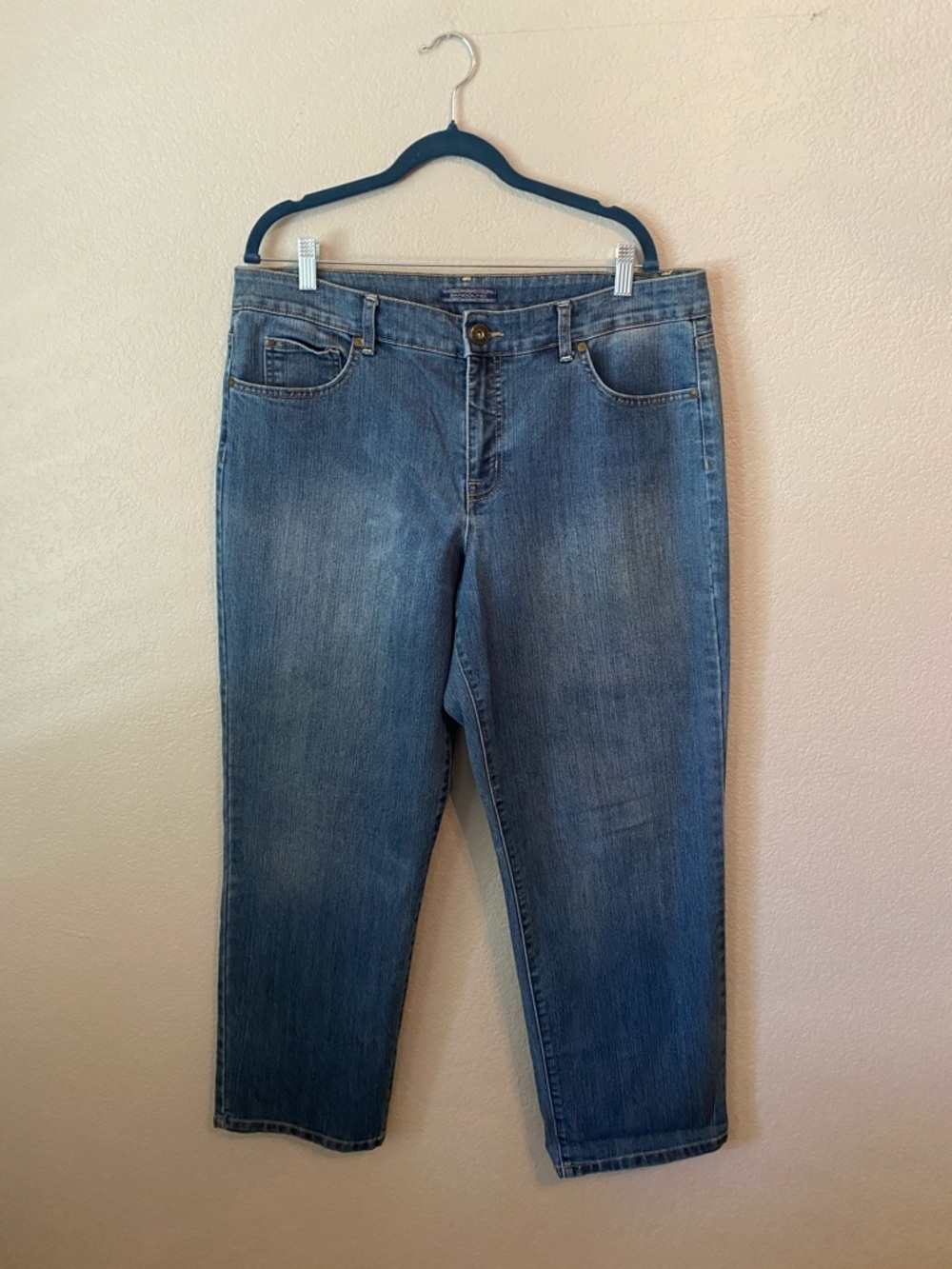 Bandolino Women's Cropped Denim Jeans in Blue Wash